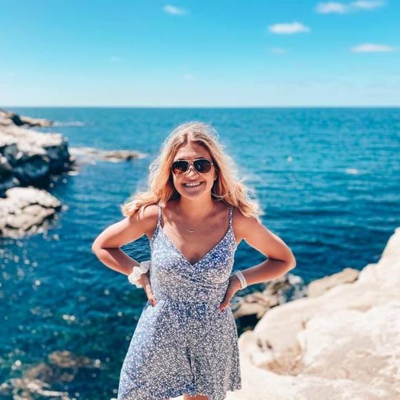 Meet your Posher, Quyn - Picture 1 of 1